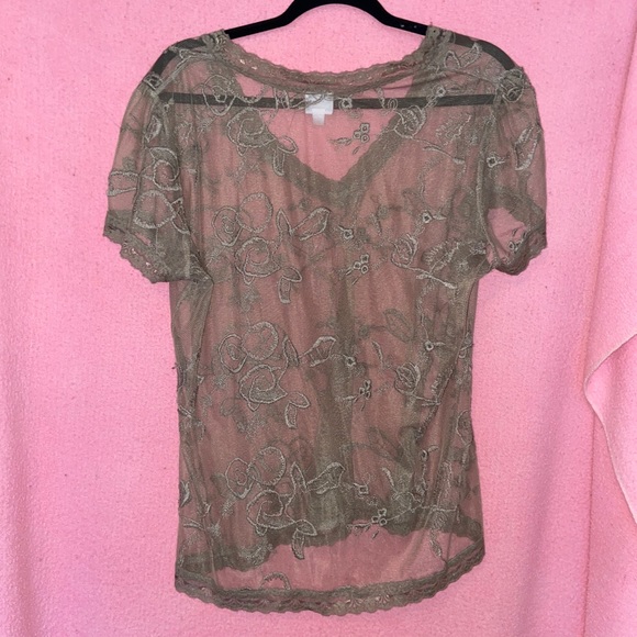 🧚🏻‍♀️3 for 20$🧚🏻‍♀️Army green flower mesh top - Picture 2 of 5